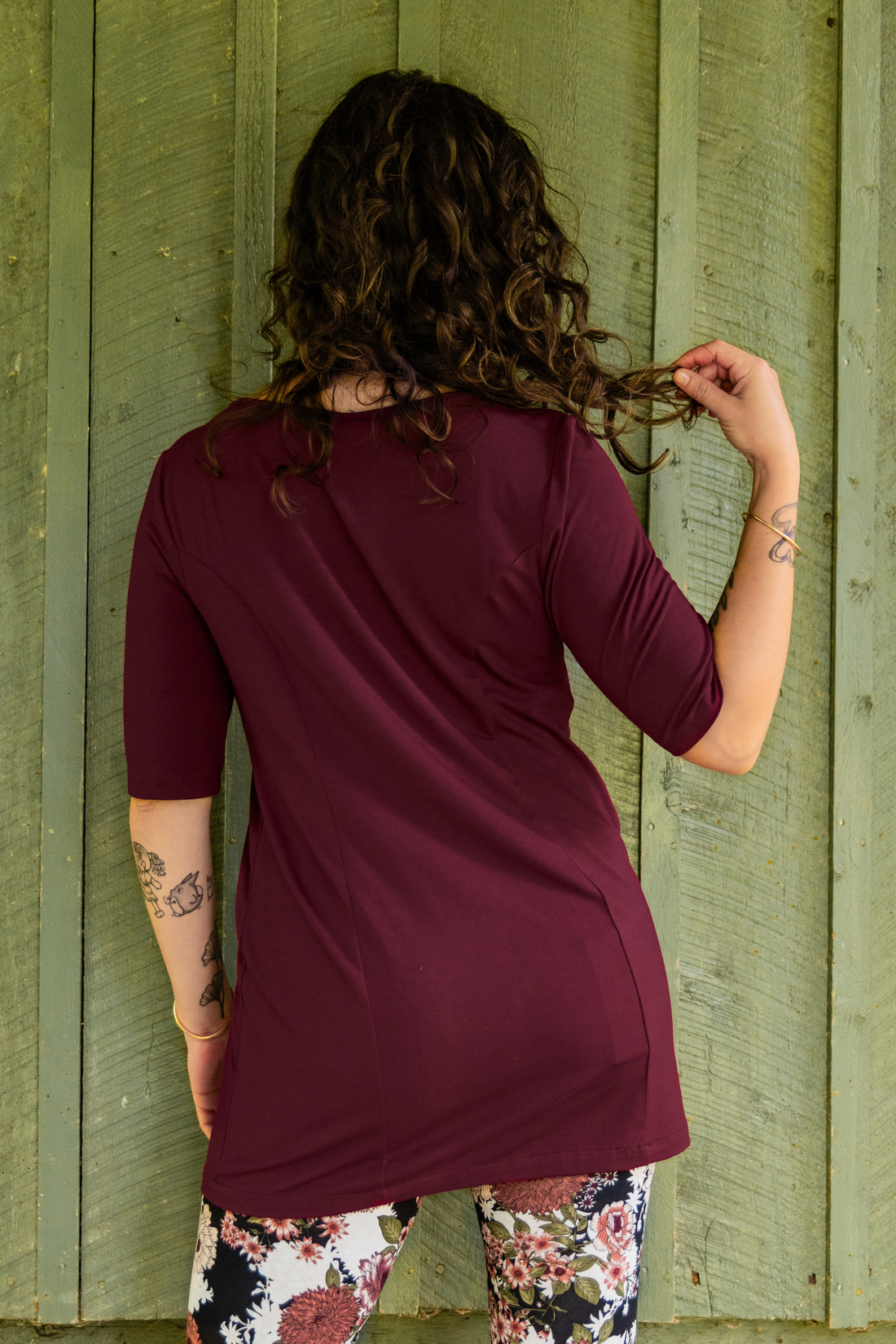Haut essentiel col V - amarante