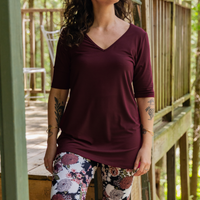 Haut essentiel col V - amarante