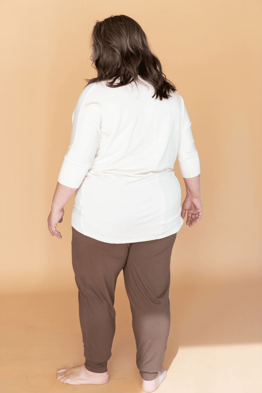 Jogger pour femmes beige muscade avec poches fait au Québec, Canada.