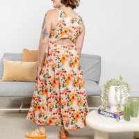 Robe pour femme au dos ouvert dans l’imprimé Vivacité, faite au Québec.