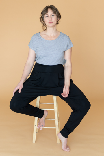 Pantalon ample de style sarouel noir avec poches fabriqué au Québec.